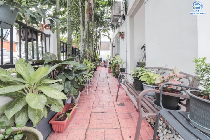 ทาวน์เฮ้าส์มือสองย่านนนทบุรี ม.ซิตี้เซนส์ รัตนาธิเบศร์-เลี่ยงเมืองนนท์ หลังมุม! บนเนื้อที่ 27.10 ตร.ว. มาพร้อมฟังก์ชัน 3 ห้องนอน 2 ห้องน้ำ 2 ที่จอดรถ บ้านหันทิศใต้รับลม รับเงินไหลมาเทมา ใกล้เซ็นทรัลรัตนาธิเบศร์ และรถไฟฟ้าสายสีม่วง "สถานีแยกนนทบุรี 1"...